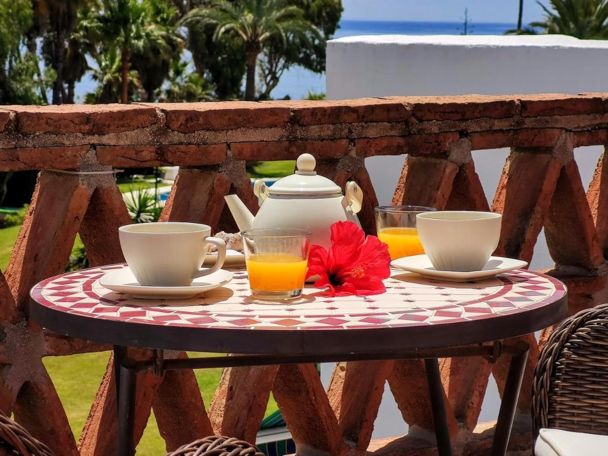 Spacious Beachfront Town House In Estepona With Fully Equipped Kitchen, Pools, Garden, Sea View Ngoại thất bức ảnh