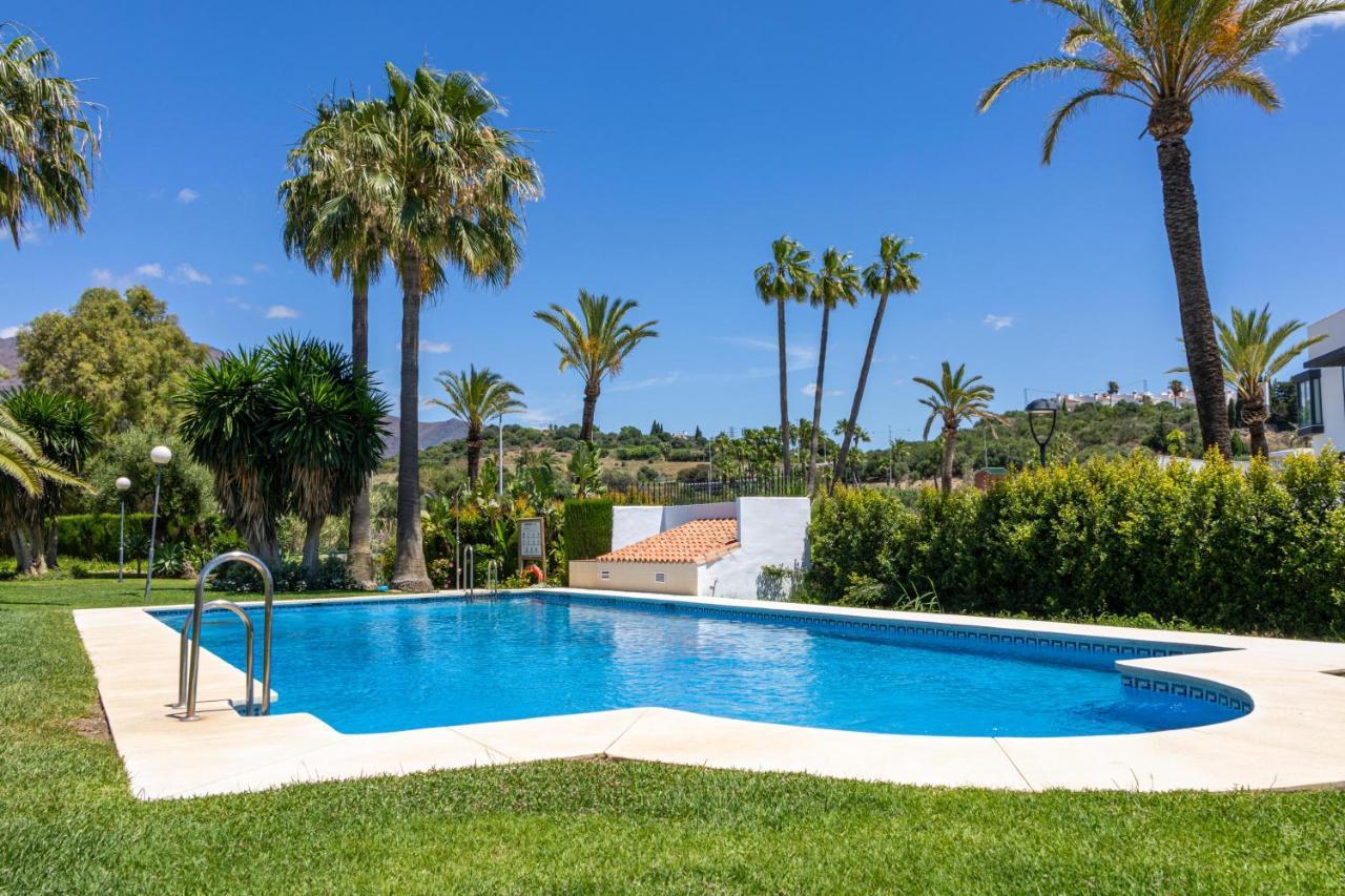 Spacious Beachfront Town House In Estepona With Fully Equipped Kitchen, Pools, Garden, Sea View Ngoại thất bức ảnh
