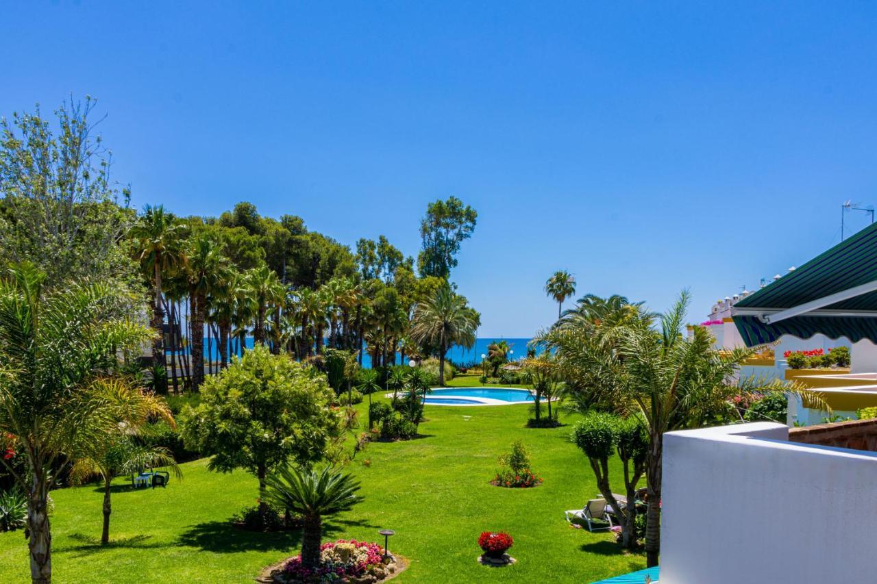 Spacious Beachfront Town House In Estepona With Fully Equipped Kitchen, Pools, Garden, Sea View Ngoại thất bức ảnh