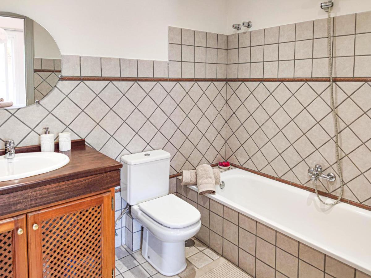 Spacious Beachfront Town House In Estepona With Fully Equipped Kitchen, Pools, Garden, Sea View Ngoại thất bức ảnh