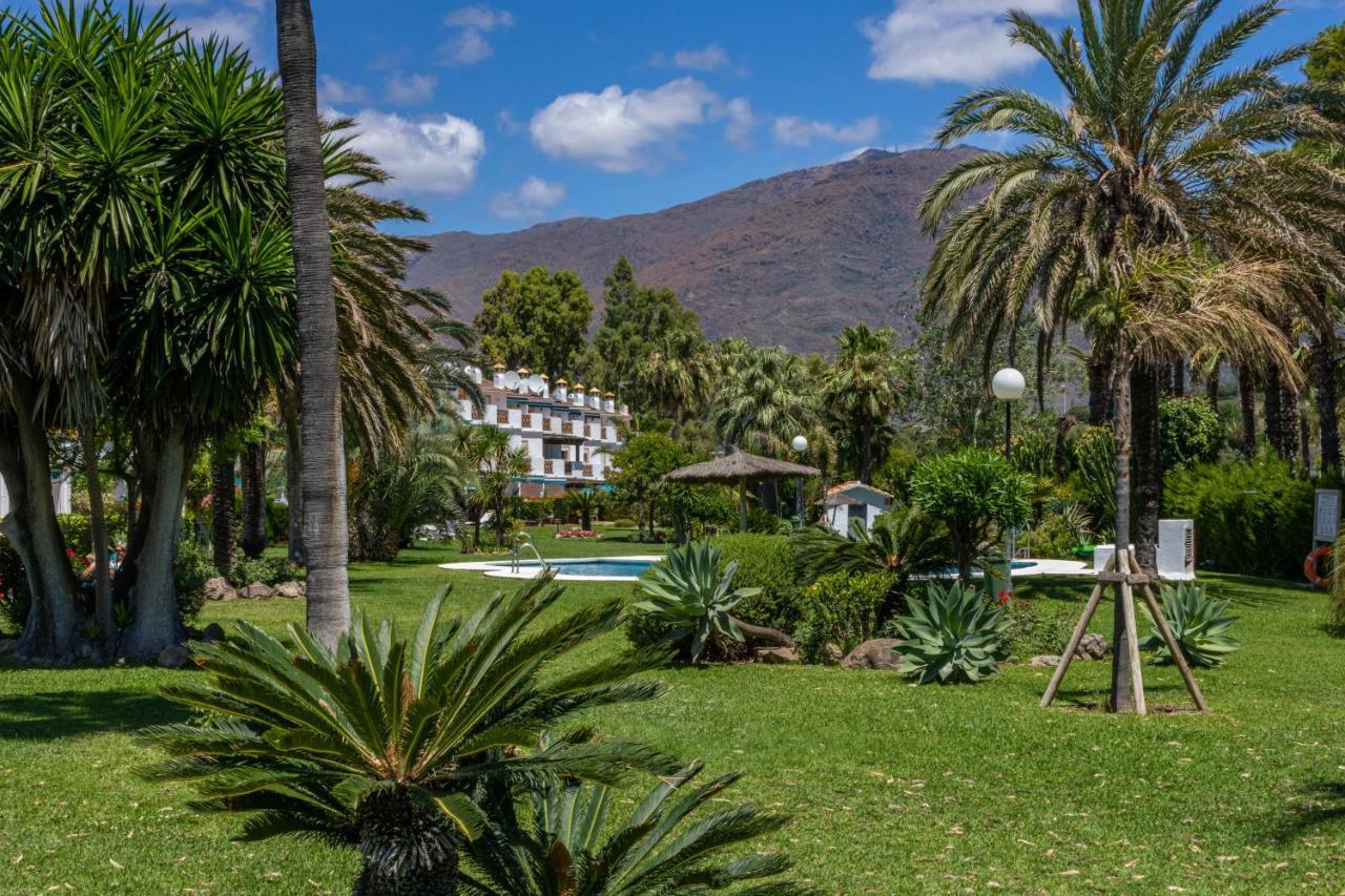 Spacious Beachfront Town House In Estepona With Fully Equipped Kitchen, Pools, Garden, Sea View Ngoại thất bức ảnh
